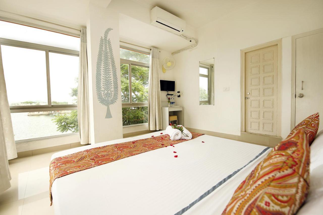 The Shaharkot By The Lake Hotel Udaipur Room photo